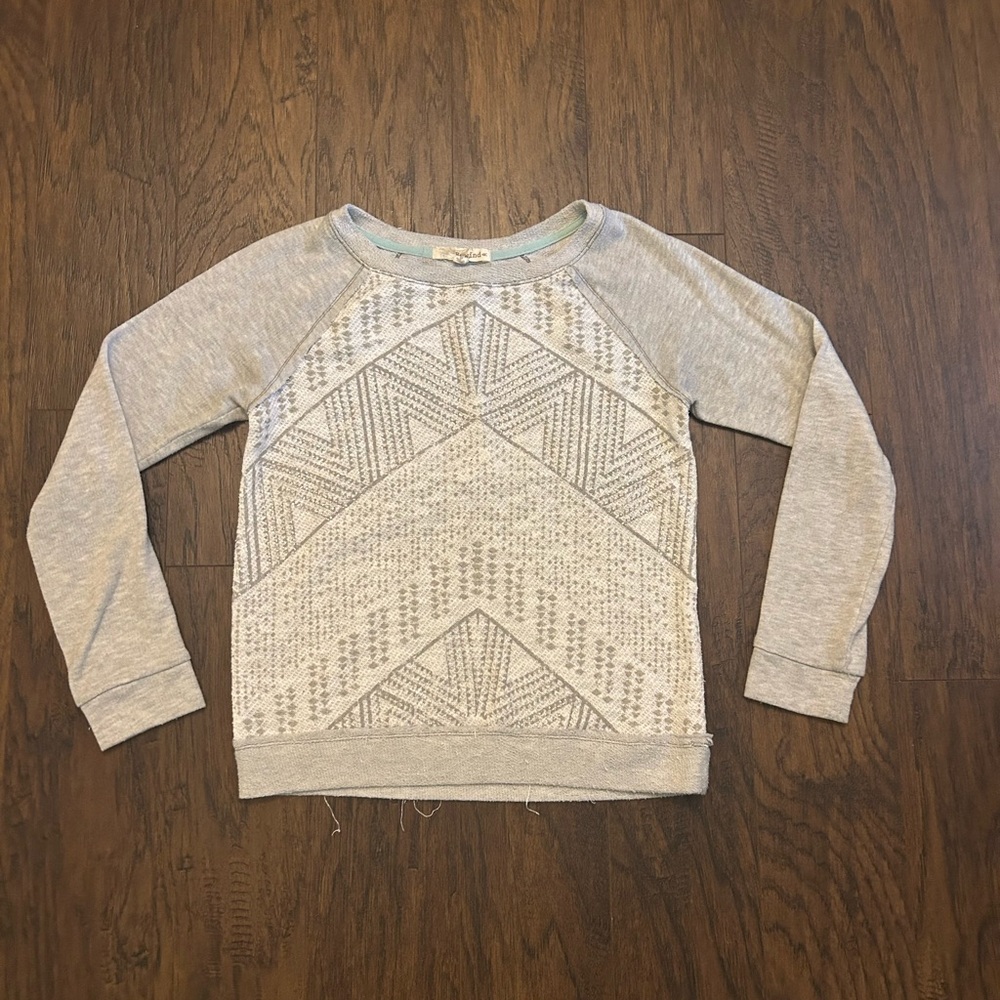 Rewind Light Gray Silver Knit Top Size Small